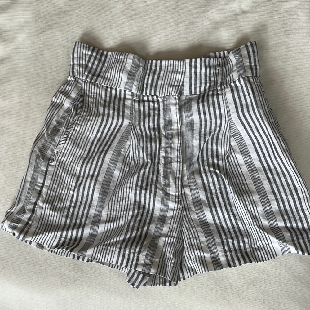 100% Linen NWOT Shorts US 4/UK 8 C&C California 15” length wide leg high waist